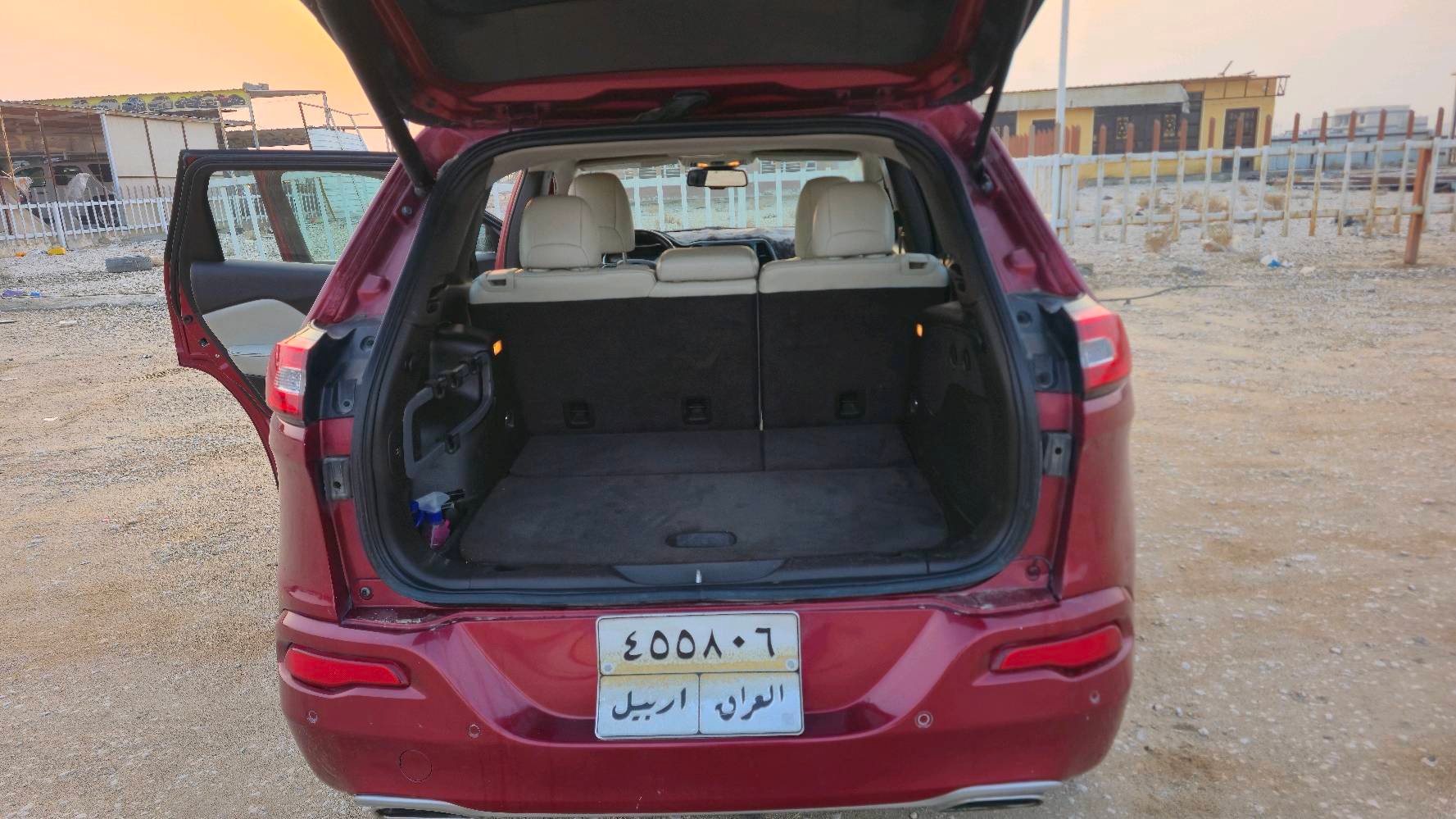 السلام عليكم 
جيب بزون للبيع موديل 2016 اربيل
حادث فقط ويل الامامي 

صبغ جاملغ  بدون دواخل وبدون ايرباك

-محرك 6 سلندر 
-بصمة تشغيل
-دواخل جلد بيجي 
- لوحة قيادة الكترونية 
-نقطة عمياء 
-تشغيل عن بعد  
-بصمة ابواب 
-كشنات جلد تدفئة وتبريد 
-استيرن تدفئه
-تبريد قطعتين 
-سايد بريك بصمه  
-فتحة سقف بانوراما 
-صندوك كهرباء 
خزن ميموري كراسي                               
- شاشه كبيرة
-تخم تاير جديد 
-اشاير بالمري 
- ماشية 140,000 كيلو متر 
- ⁠كاميرا دواره 
- ⁠حساسات  خلفيه 
- ⁠مكان السيارة نجف 
