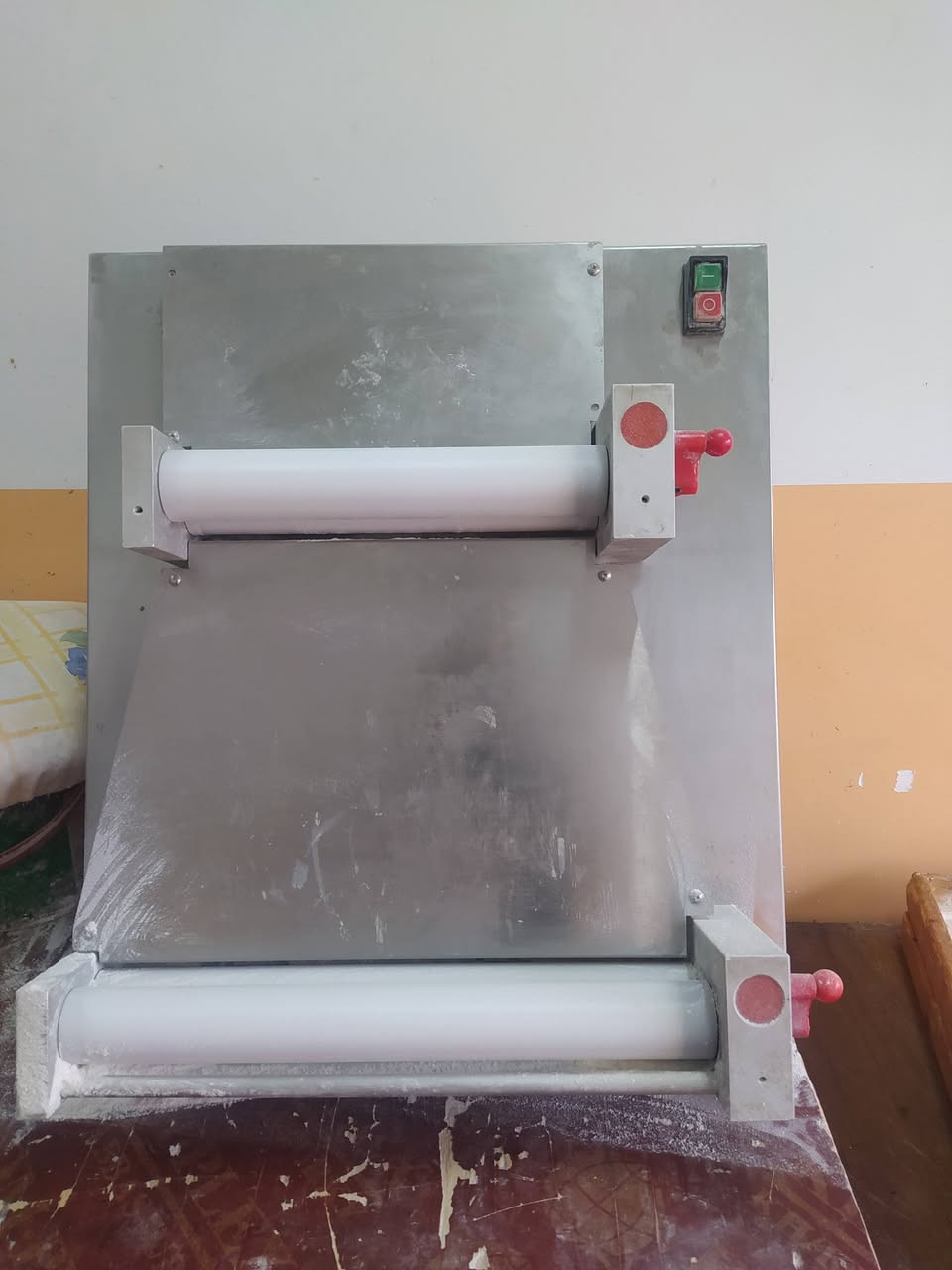 فرن للبيع 
السعر ١٥ ورقة
***********
