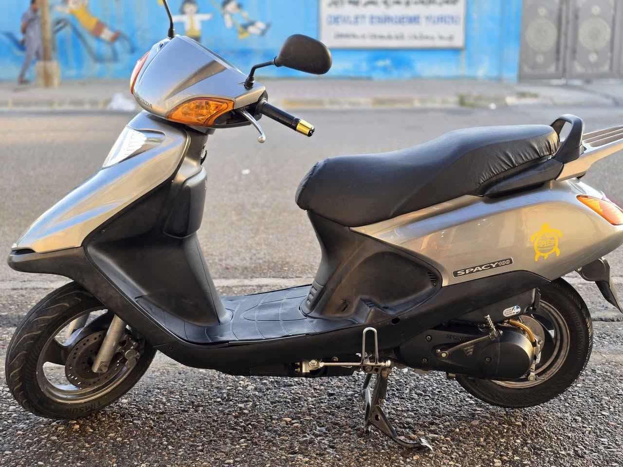 دراجة هوندا سبيسي حجم المحرك100cc دراجة ياباني مال رمبة نكره سلف كلها على بلاد ماشي ١٦ كيلو فقط يعني ما ماشي ما بيها نقص برغي دراجة اب وضع الشركة رقم موجود شراي خابر بي واتساب ***********
