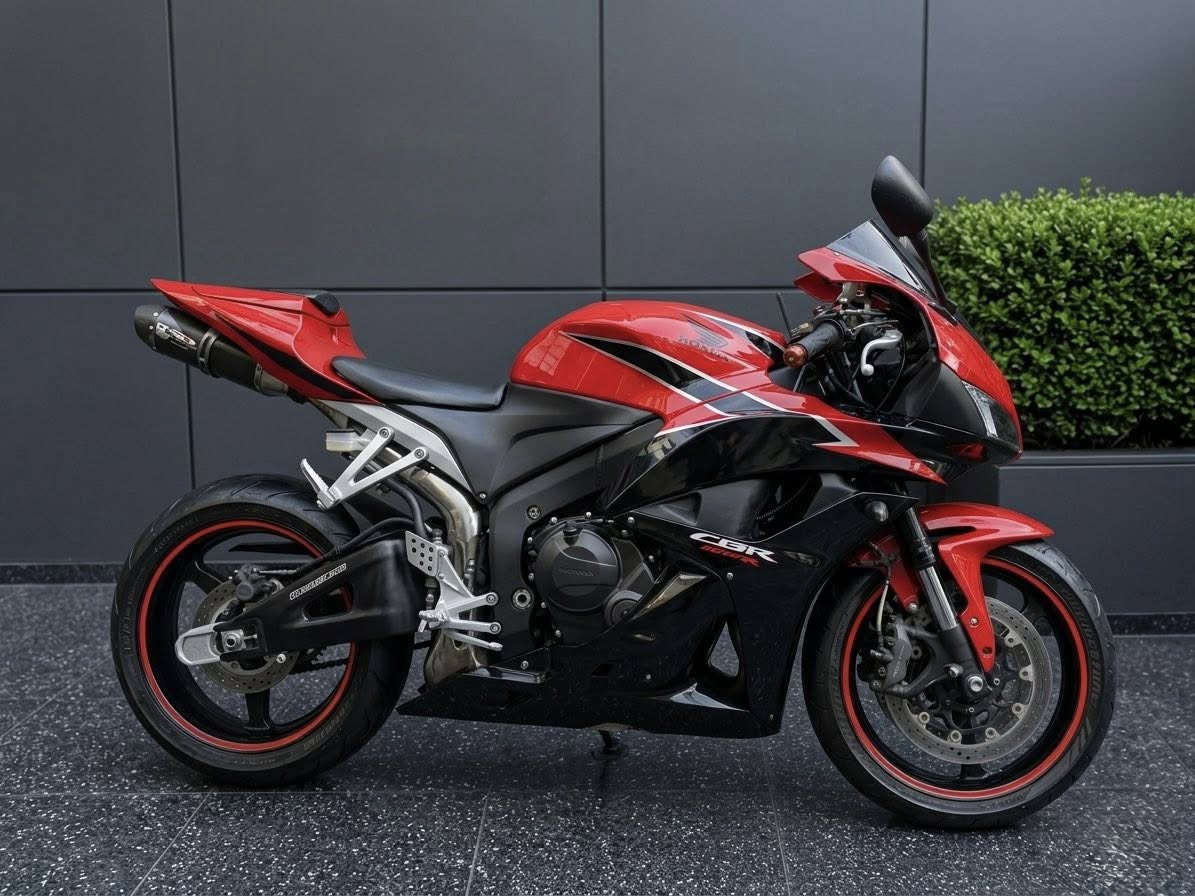 المدفع للبيع 🚀❤️
هوندا RR موديل ٢٠٠٩ لعابه جاهزة مجهزة 
مكينه كير مكفولات 
عليها برمجة لانج كونترول _ بوب كورن _ ثور فليم **نــااارر 🔥🔥**
٨ نوزل 
هاوزن طويل 
اكزوز تو برذر اصلي وكالة 
تخم تاير جديد 
عليها ادامه كامله (بلك _ نوزل _ مجول _ فيول بمب) 
الدراجه جاهزة ومابيها اي نقص 
مكاني بغداد حي الخضراء 
السعر ٥٠$ وبيها مجال بسيط كلش 
ممتواجد فيس 
الي بخاطره هذا رقمي ويتصل 
***********
