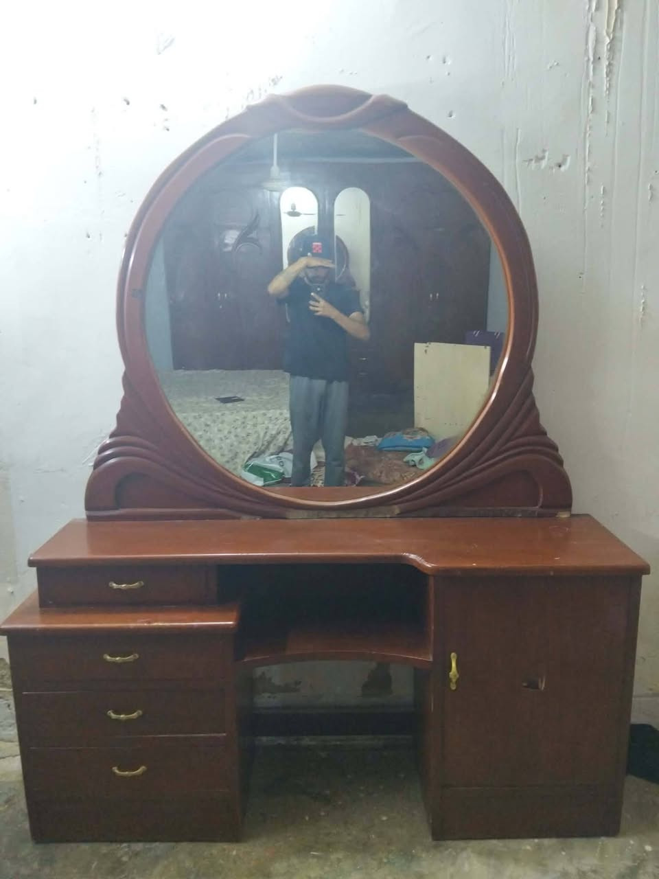 السلام عليكم من رخصت ابو الكروب عرفه للبيع خشب عراقي اصلي كمله وسعر 700. وبيه مجال لل تواصل اتصل على هذا الرقم ‏‪***********‬‏
