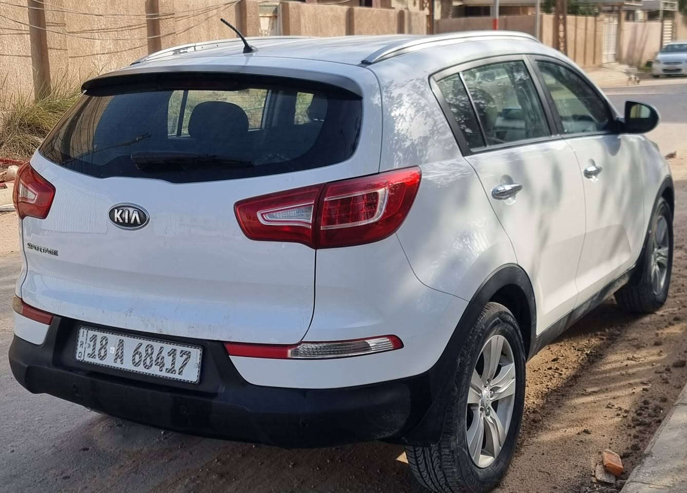السلام عليكم.. 
كيا سبورتج مكفوله خليجي جديده جدآ موديل 2012  
رقم بابل انكليزي 
ماشية 142 كم 
موصفات تحكم استيرن هندبريك بالقدم
تنبيه حساس خلفي( لاين عدسة لد)  محرك وكير وحدادية على وضع الشركة زيرو  خير من الله  حجم المحرك 2000 دوش
مكاني بالحله قرب شارع 60
***********
