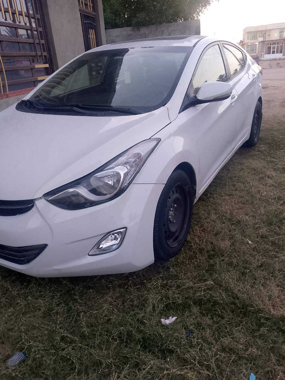 النترا للبيع موديل 12 فول عده الفتحه  السعر 95 وبيها مجال حداديه حلوه تبريد شغال كير جيد  تخم تاير  تبريد لمس  بسعر السبكتره اريد اخرب السوك ***********
