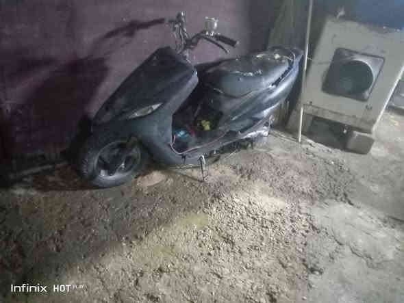 سلام عليكم ورحمه الله وبركاته اخوان عندي دراجتين فراشة بس ما اعرف شبيهن طفن  الحمر مكينة ما مجفتة بعدهي بلاد والسودة هم مكينة ما مجفتة السودة ب 150 الف والحمرة 175الف بكاني الدورة نهايت شارع ٦٠ ب هورجب*********** التواصل هاذة رقمي بي واتساب وبيهن مجال
