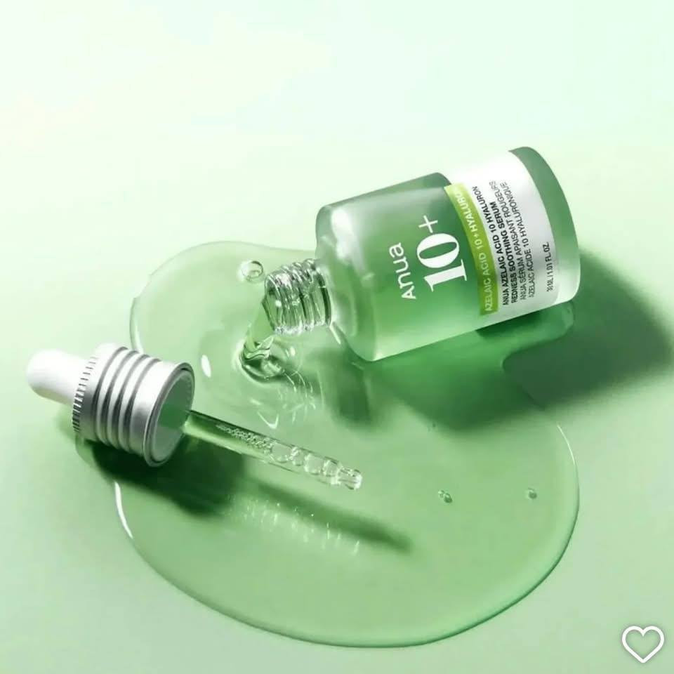 ✨ سيروم ANUA السحري بتركيز 10% أزيليك أسيد!

الحل المثالي لتفتيح التصبغات العنيدة، وخصوصًا بقع ما بعد حبّ الشباب لدى أصحاب البشرة الداكنة، إضافةً إلى تهدئة الاحمرار وتحسين ملمس البشرة بشكل واضح.

⸻

🔹 ليش تختار سيروم أنوا؟
 • يحتوي على 10% حمض الأزيليك الفعّال بتفتيح التصبغات وتخفيف الالتهابات.
 • مهدّئ قوي بفضل السنتيلا الآسيوية والشاي الأخضر.
 • ترطيب عميق ومكثّف بوجود 3 أنواع من الهيالورونيك أسيد.
 • آمن ولطيف على البشرة الحساسة بدون تهيج.

⸻

💡 طريقة الاستخدام:
ضعي 2–3 قطرات على بشرة نظيفة صباحًا ومساءً بعد التونر وقبل المرطب.
      ♥️♥️♥️♥️♥️♥️♥️
#بعقوبة_مجمع الفاروق مقابل رشيد العطار
داخل القيصرية #كوزمتك_عباس الربيعي
#واتساب***********
#متوفر_خدمة توصيل لكافة المحافظات
