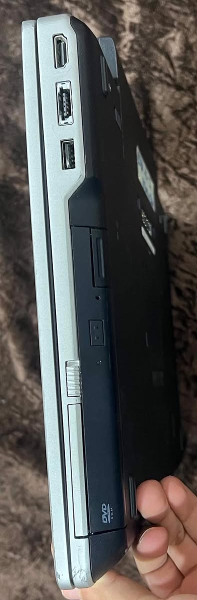 سلام عليكم للبيع لابتوب Dell Latitude E6530 لابتوب نضافته 90‎%‎ 
 مامستخدم قليل جداً مابي. لاشخوط لا كسور ولاطبعات 
مواصفاته 

المعالج (CPU)
 • Intel Core i5-3340M

الذاكرة (RAM)
 • 8 GB

نظام التشغيل
 • Windows 7 Ultimate

كرت الشاشة (غرافيكس)
 • Intel HD Graphics 4000 (مدمج مع المعالج)

الهارد 
256   SSD

لابتوب نضافه 90‎%‎ ويا شاحنه سعره 250 وبي مجال بسيط 
متواجد فقط واتساب او اتصال ***********
عنوان بابل الحله
