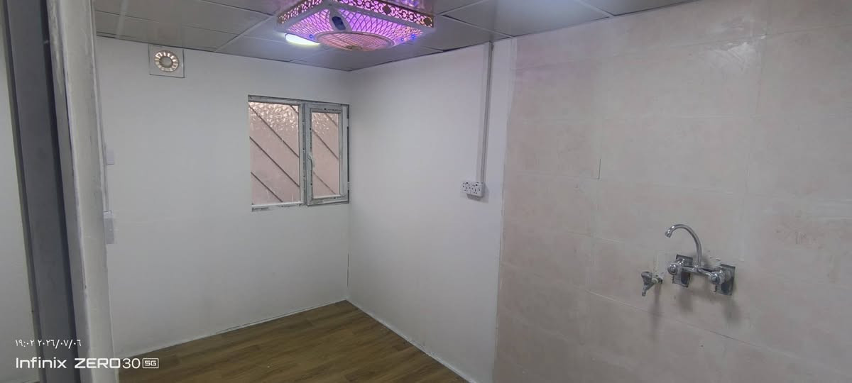 دار طابق ثاني للايجار مساحه 200 متر اول فرع السوك محله 895 خلف الشارع التجاري يحتوي على غرفتان وصاله ومطبخ وصحيات ودرج خارجي مغلف سعر الايجار 500 الف 
للاستفسار الاتصال على الرقم ***********
