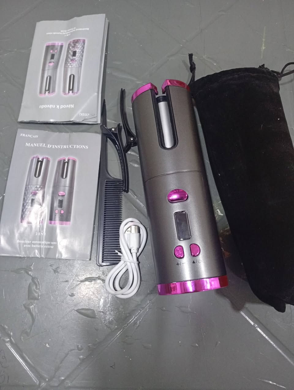 قطعتين كلش حلوات الاولى للاضافر مبرد على الكهرباء مع كامل ملحقاته ويستخدم أيضاً للاحجار الكريمه للنقش كذلك والثانيه بارمه للشعر شحن وتنطي حراره تسوي الشعر كيرلي ثنينهن ب٢٧ الف بس على اول تم واكو توصيل الكل المحافضات ٥ الاف واتساب ***********
