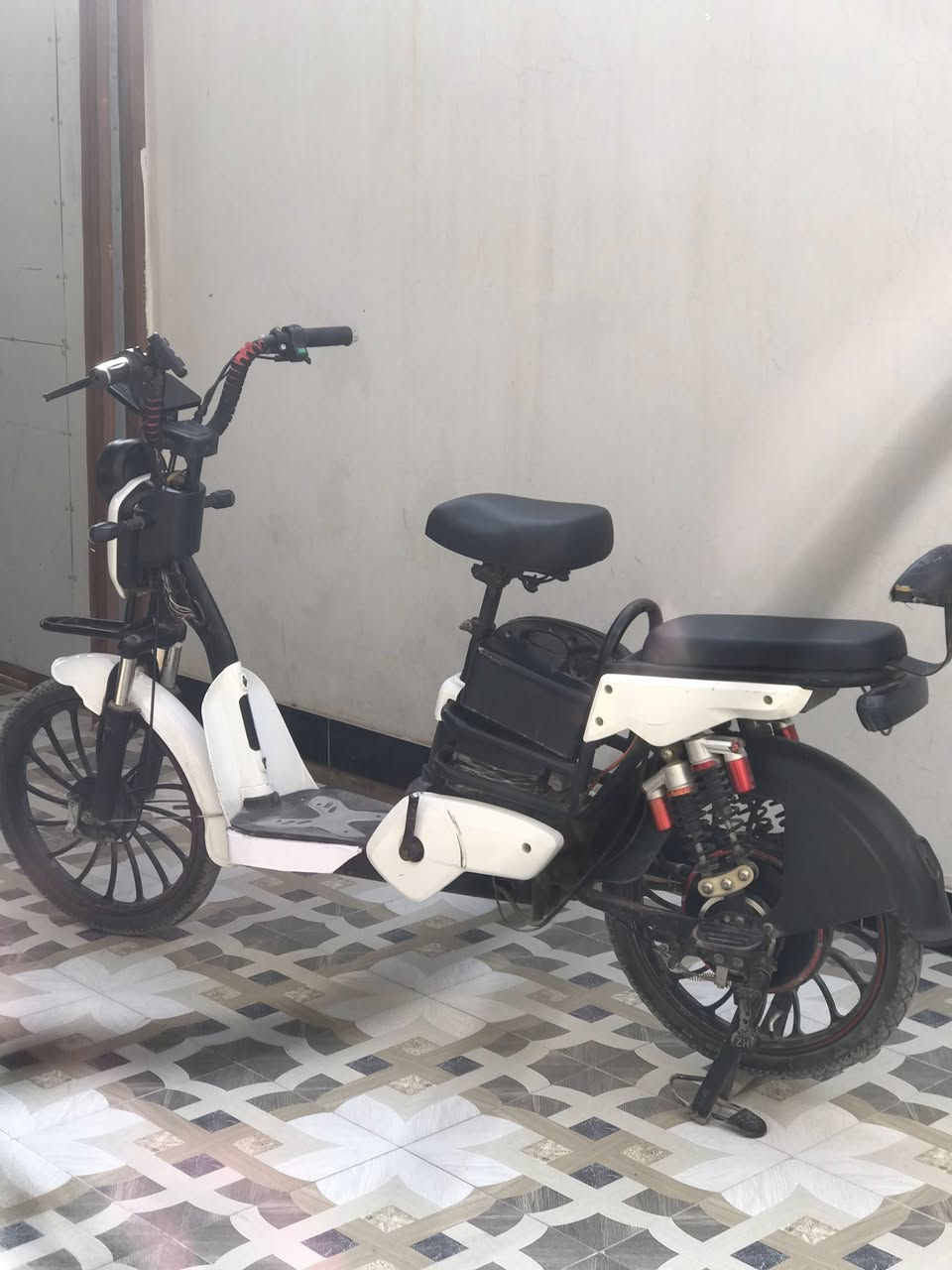 السلام عليكم بايسكل شحن للبيع موديل ٢٠٢٤ كله كامل بطاريات ام الولد قبل شهر من بدلتهن والله كله كامل سعره ٢٥٠ بي مجال التواصل خاص او عل رقمي *********** مكان ديالى بعقوبه العباره
