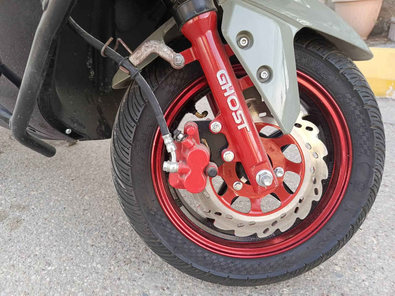 السلام عليكم ورحمة الله وبركاتة
دراجةGhost موديل 2025 زيرو ماشيه 665فقط دهن الشركه بيها دراجة جديده بمعنى الكلمة محرك 150ccمكفول مدرعه الدراجة لايت عالي ناصي اشاير رباعي بگ لايت LED مابيها كل نقص لون مميز  مطلعهه على ايدي صارلها اقل الشهر 
مكاني ناصريه الأسكان الصناعي 
السعر 900
للاتصال «***********»
