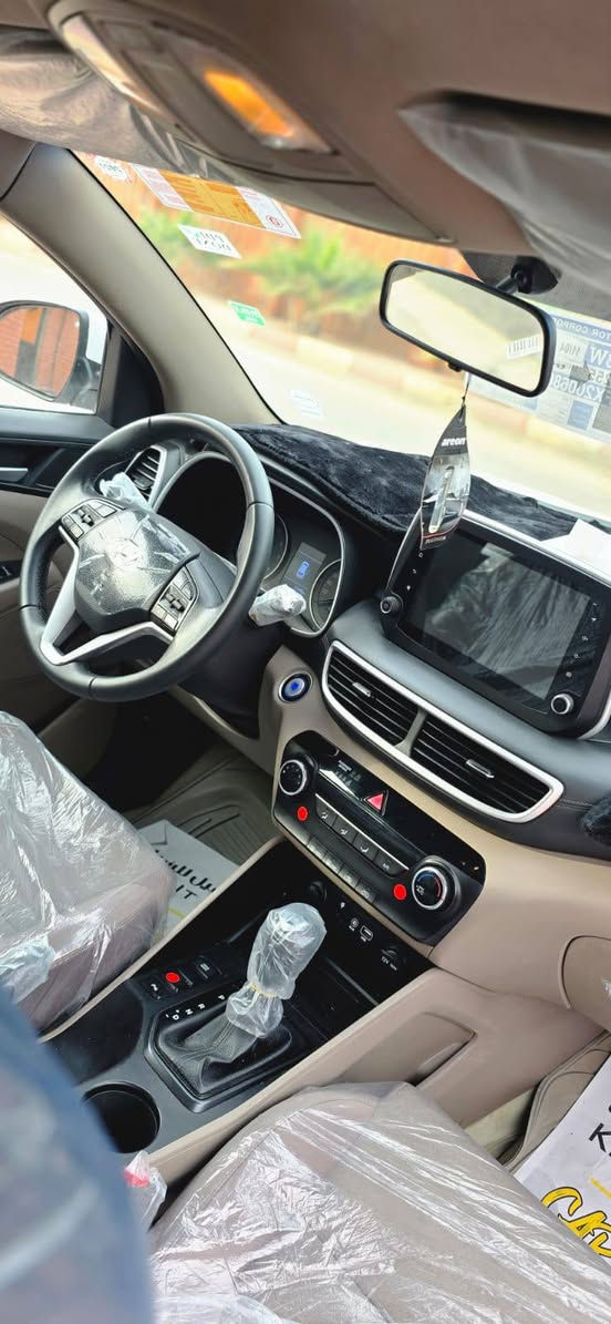 سلام عليكم توسان موديل 20 شركة كاصد مكفولة كفالة عامة ماشية 50 رقم سلمانية  ويل مال شركة  مكان بغداد مدائن  سياره بسمنة سعر 208 رقم الهاتف ***********
