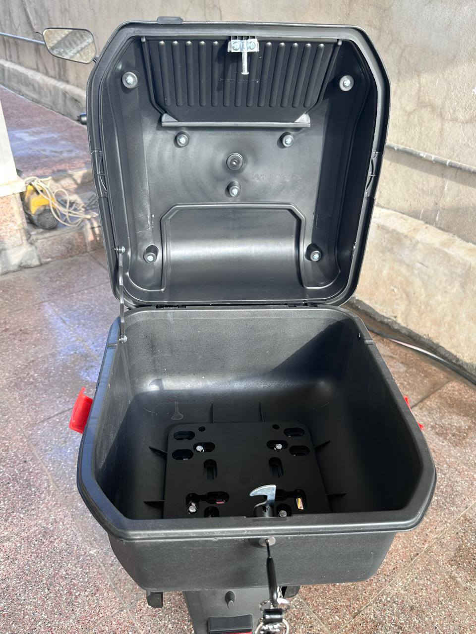 للبيع موطور شحن الماسة مستخدم شي بسيط 
ما صارله شهرين بطاريات شركه على الفحص كلشي بيه شغال سرعه 99 اربع سرع شاحنه إلكترونية ام الشاشه 
سعره 750 وبيه مجال بسيط مكاني التأميم. متواجد واتساب ***********
