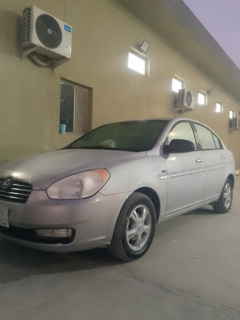 سلام عليكم
اكسنت دبدوب 2008
 لون سلفري 1600 خليجي 
رقم بصره مشروع وطني 
بيهه لگاط مكانات قليله مكفوله ضربه صبغ تبديل 
بيهه مكانات جراد 
  
 حداديه 75%
محرك گير تبريد تايرات جاهزه للاخير 
شاشه كامره تنته 
كلش نضيفه وكاعده 

 
شرط التحويل تنكتب بالمكاتبه 

السعر 85 بيهه مجال قليل 
المكان البصره الزبير 
***********
