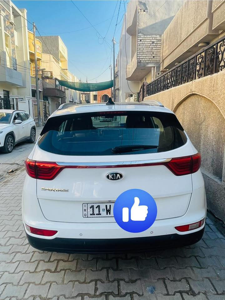 السلام عليكم 
سياره سبورتج موديل 2017 خليجي
السياره مكفوله من الصبغ بيها بارد قليل عله كد شبر بل باب وعداها مكفول كلشي من محرك وكير وكشر
السياره فول مواصفات بصمه وبانوراما والباقي المواصفات معروفه
ماشيه 97 الف
السياره خير من الله وماناقصها شي
للأستفسار اكثر 
***********
