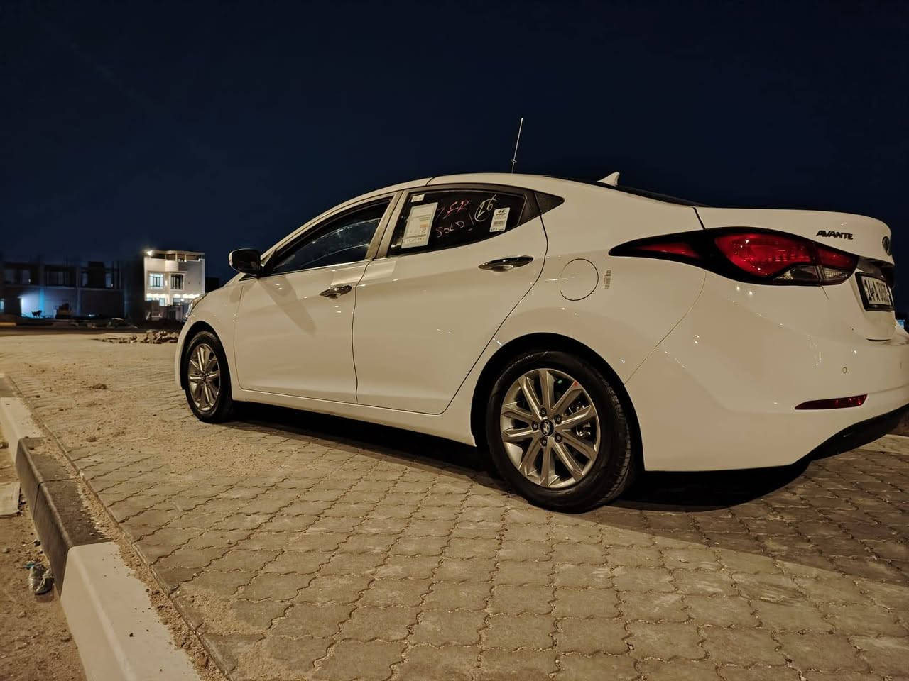 السلام عليكم افانتي موديل 16 سياره كفاله ضربه وتبديل بيه ثلاثه قطع صبغ من كوريه ماشي 98 الف حقيقي محرك 1600 سياره فول موصفات كشنات جلد شاشه بلاد كامره دواره اشارت ترحيب سياره جاهزه اي نقص ما بيه سعر 118 رقمي *********** عنواني ابو الخصيب مكلف بنشر البصرة, العراق
