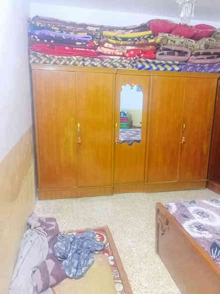 السلام عليكم غرفه اخشاب للبيع اختي الجديده مستعمله السعر 500 مكاني كوفه حلوه رقم تليفون***********
