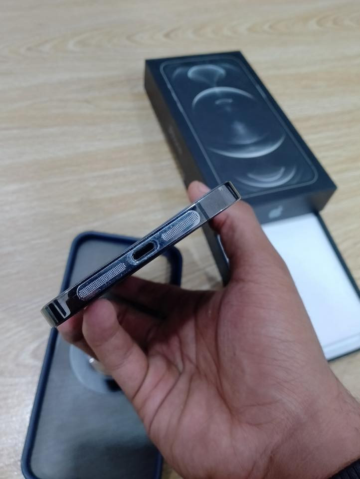 آيفون ١٢برو ماكس بطاريه 79 كامل ملحقات نضافه كدام عينك مبدل شاشه ٣خيارات اصليه فيس إيدي شغال 400 وبي مجال ***********
