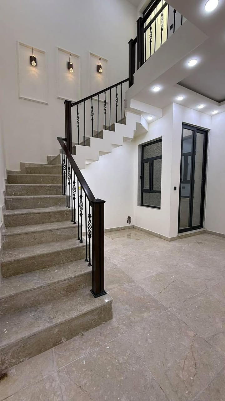 🏠.دار لبيع طابو صرف حديث جدا واجهة مرمر تسليم مفتاح 📍 🏠

. ((((🏢🏢🏢🏢 🧿🧿🧿)))) ⭕

الموقع/ شارع 60 خلف التجاري قرب الضامن 📍📍

 
المساحـــة الكليه / 130 م 
الواجه /6.5 

التفاصيل // الطابق الاول غرفة نوم سويت صاله مطبخ صحيات هول 

الطابق الثاني / غرفتين نوم صحيات هول بيتونه 
 

السعر :  ***********  محمد الجنابي المدهش للعقارات

 
 
  شوارع نظاميه  تتوافر كافة الخدمات ماء كهرباء تبليط 

للمزيـــــد من الاستفســــــار مراسلــة الصفحــة او زيارة #شركة المدهش للعقارات والمقاولات 📍📍 
الكائن في الحلــــة - شــــــــارع بغداد قرب مدينة العاب المدهش فرع مطعم ابو صفاء الاول فرع الجسر المشاة  او الاتصــــــال علــــى

 ☎️***********_*********** ☎️
 متوفــــــر واتساب
💢لمــــــن يــــــرغب فــــــي عــــــرض عقاره طابــــــو صــــــرف او زراعــــــي او تجــــــاري يرجــــــى مراســــــلتنا 💢
#شركة _المدهش للعقارات والمقاولات⁩
