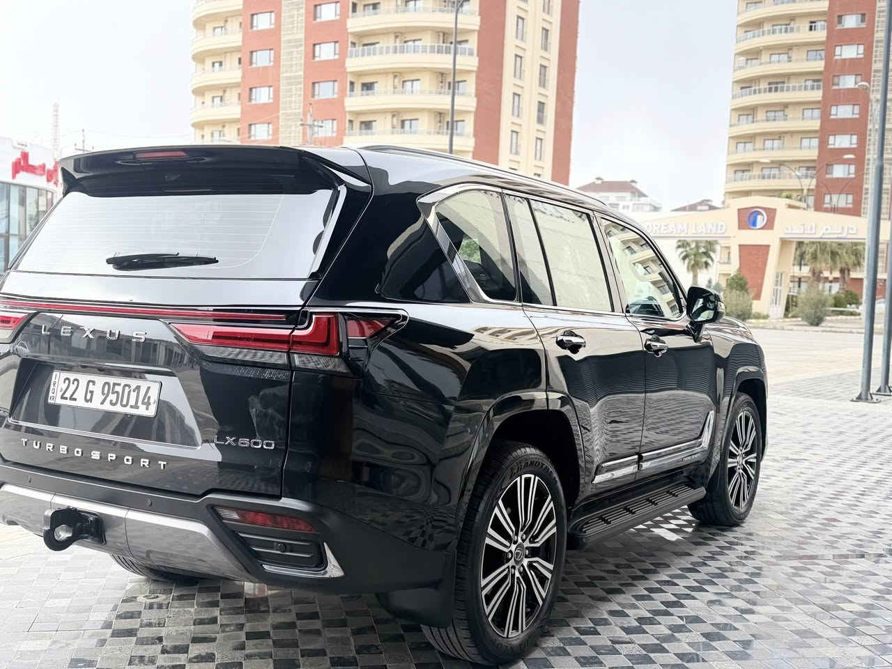 سلام عليكم2023 LX 600 ماشية 15,000 km سيارة بريمي درجة١ 25 سماعة سيارة مكفولة صفر صفر مابي مولاحزة***********
