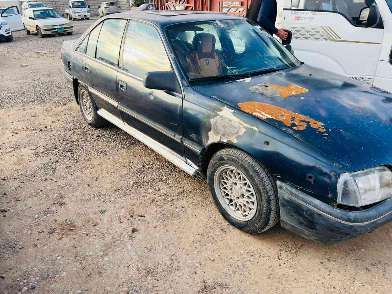 السلام عليكم ورحمة الله وبركاته 
اوبل اوميكا موديل 1990 رقم صلاح الدين فحص 
شرط الوكالة والتحويل + كابون بانزين 
كير ومحرك شرط جديد 
طخم تايرات وحدادية جديد 
غرفتها نظيفة جداً 
السعر 17$ وبيها مجال بسيط 
ترهم مراوس انطي فرق اخذ فرق 
وترهم بمقدمة زينه وبالشهر وشرط الكفيل 
للاستفسار ***********
