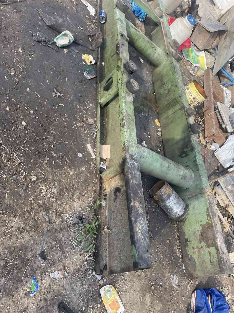 السلام عليكم شاصي للبيع 
 الطول 325 سانتيم
العرض 82 سانتيم
رتفاع 30 سانتيم 
مكان بغداد المعامل ***********
