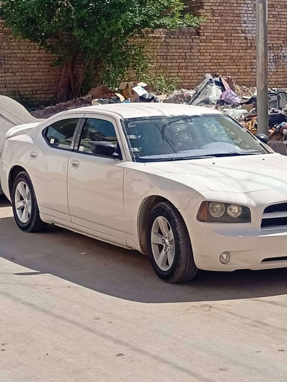 جارجر ابيض موديل 2008سياره جديده ستوه صاعده هزه رقم اربيل انكليزي مصبوغه احزام الجماليه بدون ظربه ولا دواخل مكينه 3500وكير وحديدي جديده السعر 100بيه مجال حك جيه مكان بالديوانيه الاستفسار على رقم *********** وذا اكو مروس حسب القناعه
