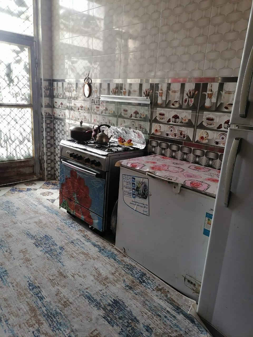 #بيت البيع مساحة 125 متر
الموقع في سامراء / منطقة صلاح دين اول فرع على شارع
بناء حديث طابق الاول بي مؤجر  يحتوي على غرفتين طابق ثاني لكن فقط مسكفة مع شبابيك وبوب  البيت بي سند طابو اصولي اي اشكال مابي
السعر 65 مليون
الاستفسار اتصل على الرقم ***********
