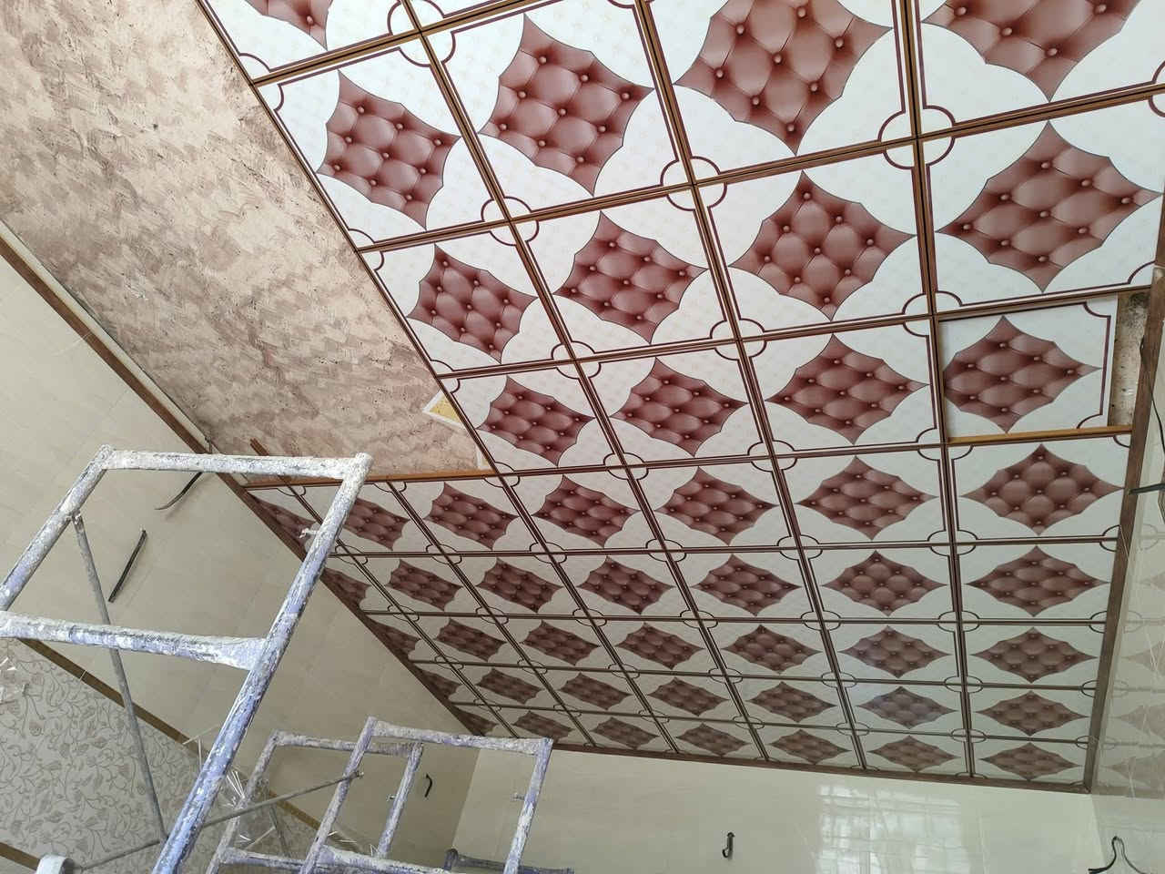 السلام عليكم خلفه سقوف ثانويه مربعات اشرطه شغل ليزر درجة اولى النجف ***********
