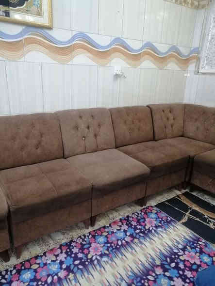 السلام عليكم عندي تخم ٨ مقاعد اثنين كبار ووحدة ام المقعدين نظيف بلوك اي ضرر مابي وديوان ٩مقاعد التخم ب٥٠٠ والديوان ٣٠٠ بيهم مجال للشراي *********** مكاني الشعب
