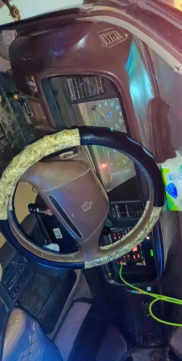 السلام عليكم هارتوب طويله موديل 1991ثانيوم مداور ما ناقصه شي بس تبريد يرادله شغل بصيط السعر 45 موبايل ***********وبخدمة الطيبين
