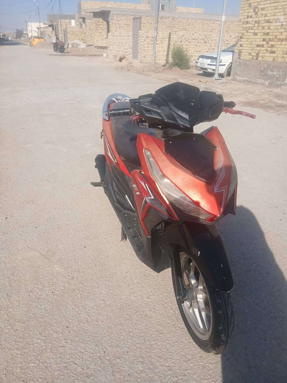 سلام عليكم للبيع هوندا ياباني دراجه جديده بس صارلي فترا تاركهه بعد ما تشتغل ولفات اريدهه ٢٥٠ خمسين واكعه مال تجفيتهه قفل ٢٠٠ دراجه جديده لايت عالي ناصي رماش دبل اشاره كله شغال كيجات سرعه لايت زنون مكاني ديوانيه تقيه 
***********
