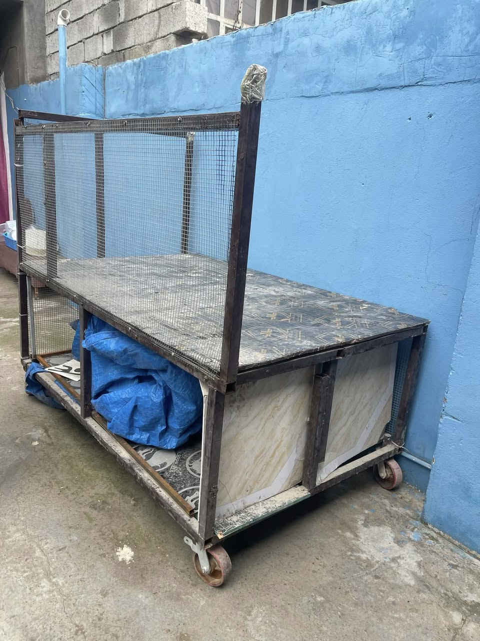 السلام عليكم 
ميز بسطيه للبيع السعر 125 العنوان المفرق


**إذا كنت صاحب هذا الإعلان وتريد حذفه لأي سبب، رجاءا أرسل رسالة إلى الدعم الفني**