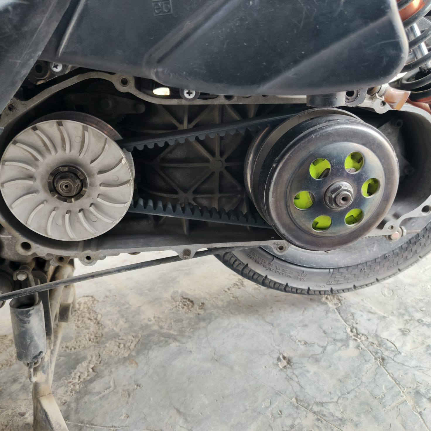 السلام عليكم سكنس فحل كابريتر الدراجه كامله مكمله 
بوشته ٥٨ كلجات رياضي امامي خلفي 
بيه كور رياضي بصمه صالنصه ستيل 
دبلات امامي خلفي Dy
بيه تزويد خير من الله الدراجه كلشي مانقصه 
اي نقص مابيه رايده بواحد و١٠٠ وبيه مجال 
للشراي ***********متواجد واتساب
