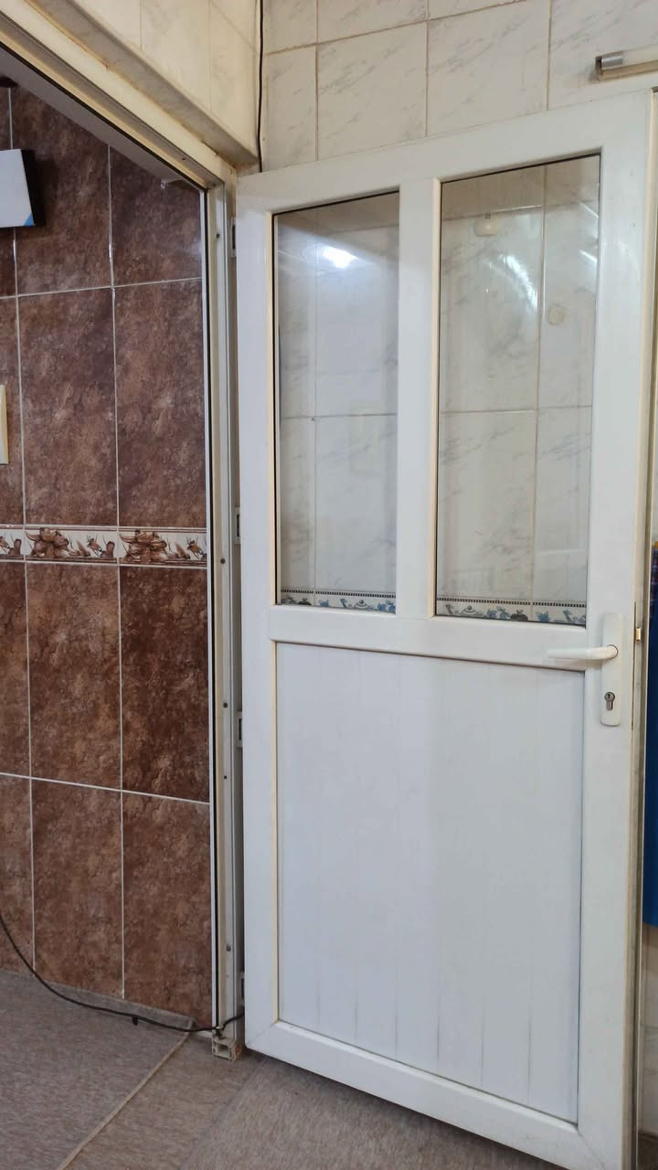 قياس الباب  الطول 210سانتيم
عرض الباب العرض 100سانتيم
قياش الشباك الطول 165سانتيم 
قياس الشباك العرض 205 سانتيم 
هذني قياساتهم
مال بيت مو محل عنوان اربيل قريب على شركة جيهان أربيل, العراق


**إذا كنت صاحب هذا الإعلان وتريد حذفه لأي سبب، رجاءا أرسل رسالة إلى الدعم الفني**