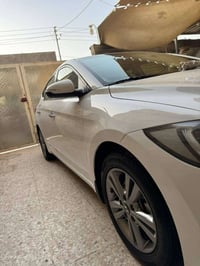 النترا 2018 Gls مواصفات  السياره فول عدى البصمه  مكينه 2000دوش والكير ...