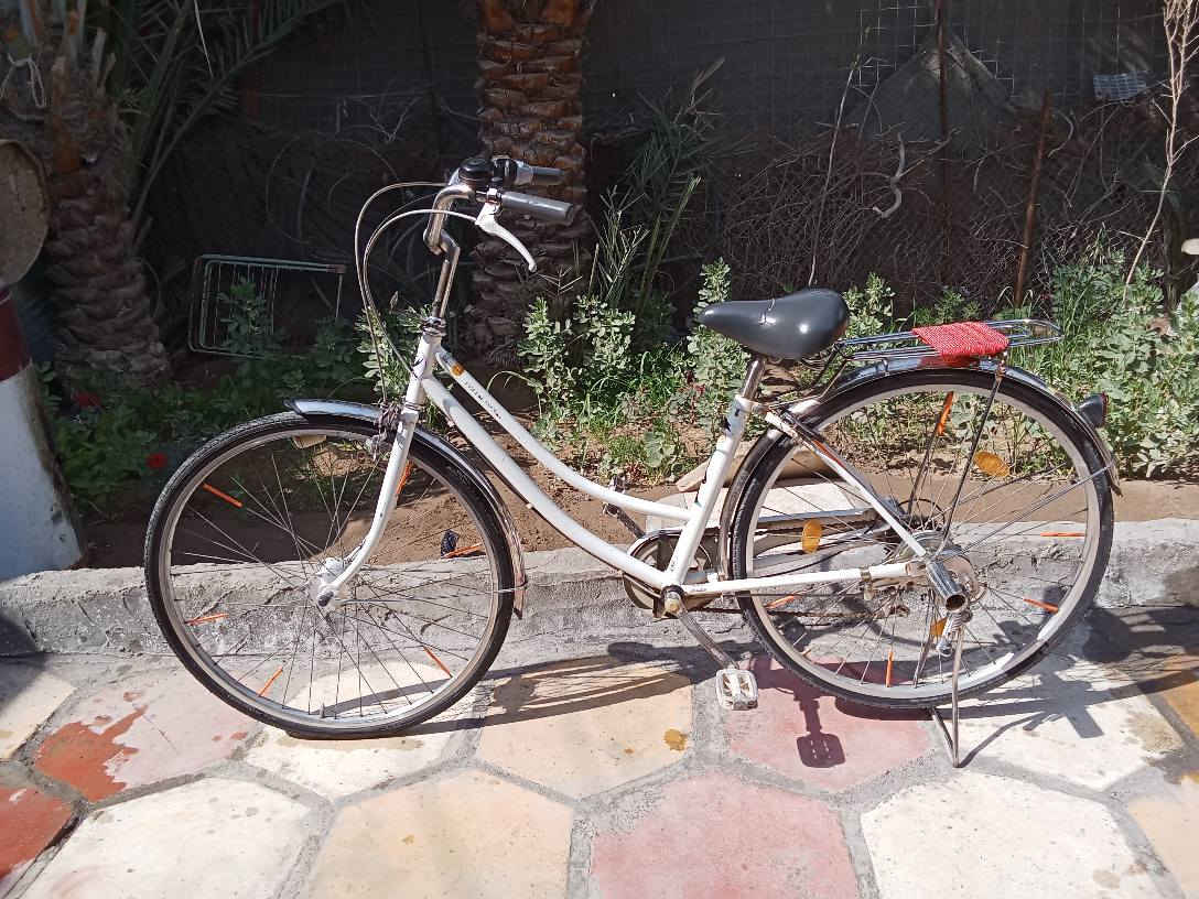 باسكل ياباني حجم 27 بريكات أمامي خلفي شغاله داينمو لايت ابيض شغال قفل وره شغال جاملغات كروم بداله 6 نمر باسكل نضيف مديل2017 مال حاويه ولون ابيض حليبي سعر 95 وبيه مجال المكان ناصريه مركز الاتصال او استفسار على هاذه الرقم(***********) ناصرية, ذي قار
