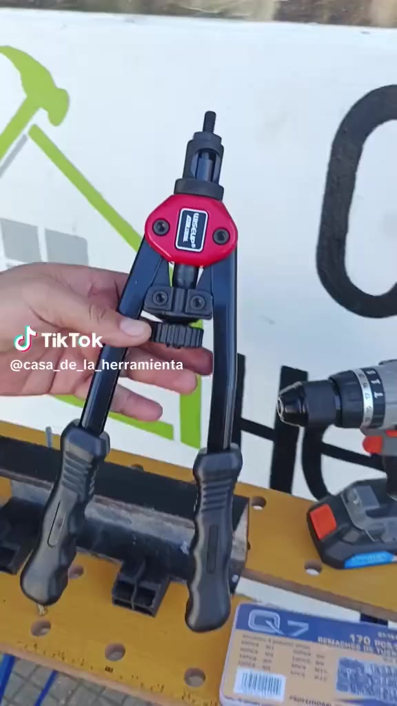 #السعر 20الف مع التوصيل 🟦
مسدس برشام يدوي (Rivet Nut Gun)، وتستخدم لتثبيت صواميل البرشام في الألواح المعدنية أو البلاستيكية..
تتميز بتصميم موفر للجهد مع مقابض مريحة. 
تأتي مع مجموعة متنوعة من الرؤوس (المغازل) القابلة للتبديل، مثل M3، M4، M5، M8، لتناسب مختلف المقاسات. 
تستخدم على نطاق واسع في صناعات السيارات، الطيران، الكهرباء، والميكانيكا.


**إذا كنت صاحب هذا الإعلان وتريد حذفه لأي سبب، رجاءا أرسل رسالة إلى الدعم الفني**