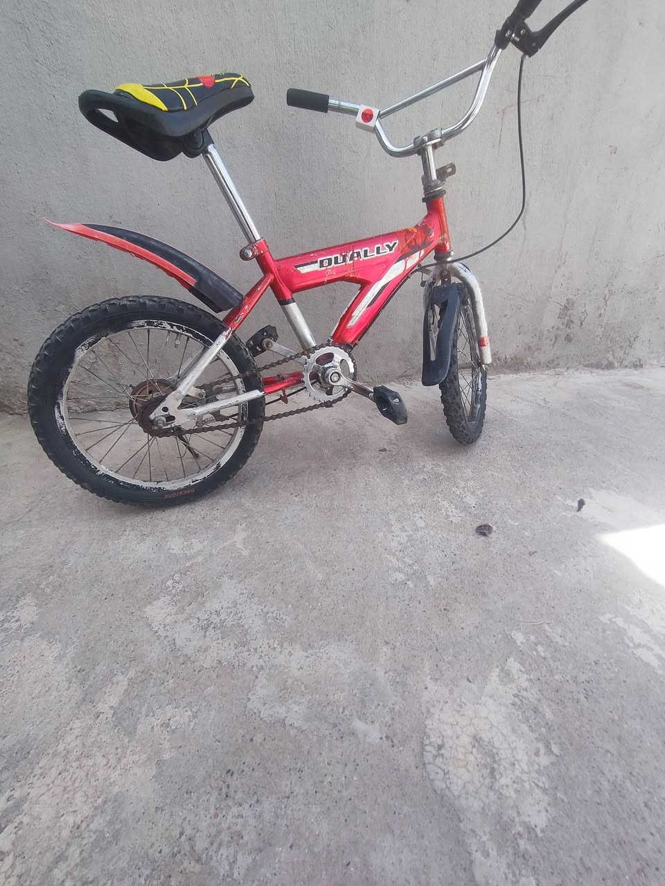 بايسكل باله
حجم 16
السعر 50 وبيها مجال 
للاستفيار ***********
