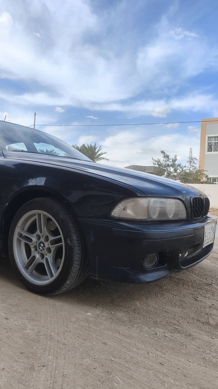 السلام عليكم
صقر  2000
V8 544i
بدون حادث بدون تبديل
 كفالة محرك كير اكس كهربائياات بلاد
صبغ عام
بأسمي سنويه ٢٨
***********
