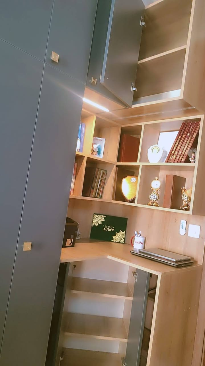 مساء الخير....
عندما يتم اختيار تصميم مميز تصبح النتائج مبهرة....
مكتبه و كنتور تخزين وميز تواليت داخلي في كورنر واحد


**إذا كنت صاحب هذا الإعلان وتريد حذفه لأي سبب، رجاءا أرسل رسالة إلى الدعم الفني**