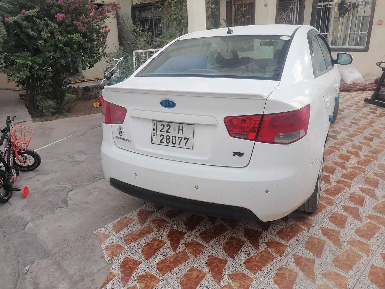 السلام عليكم سيراتو 2011 رقم أربيل كير محرك كفاله حساسات خلفيه مري شفط مع اشاير بالمري السيارة بيها قطعتين صبغ بدون دواخل رقم أربيل الجديد سنوية لل2029 بيع أو مراوس حسب القناعه  السعر 97 وبيها مجال مكاني ديالى الخالص الرقم ***********
