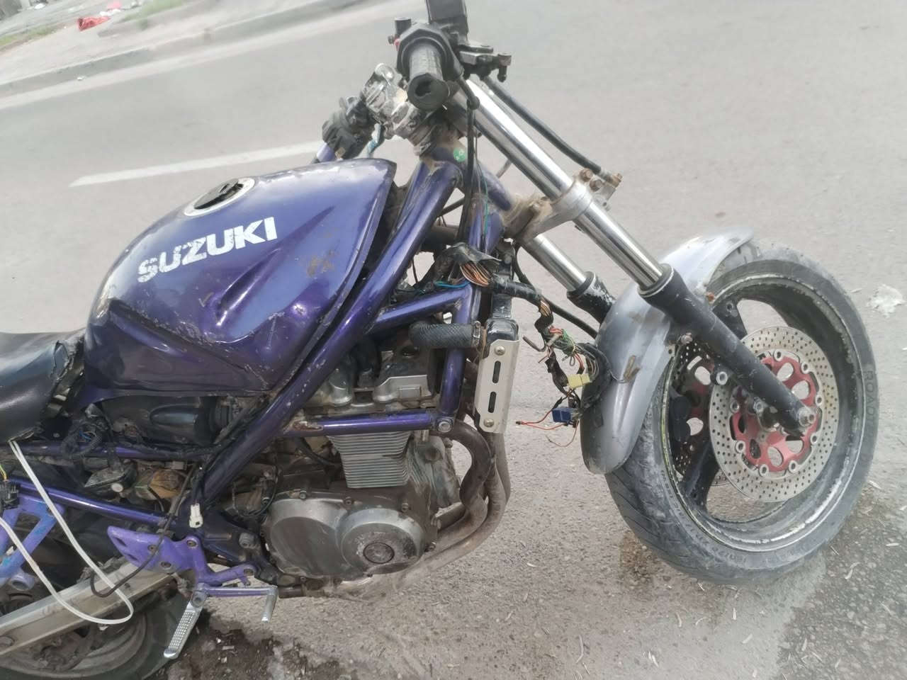 السلام عليكم مرخصت صاحب الكروب
دراجه للبيع مكينه400 اكفله تشتغل وخرسه عطله بس كهربائيات للبيع السعر 450 مكاني بغداد الحريه ***********
