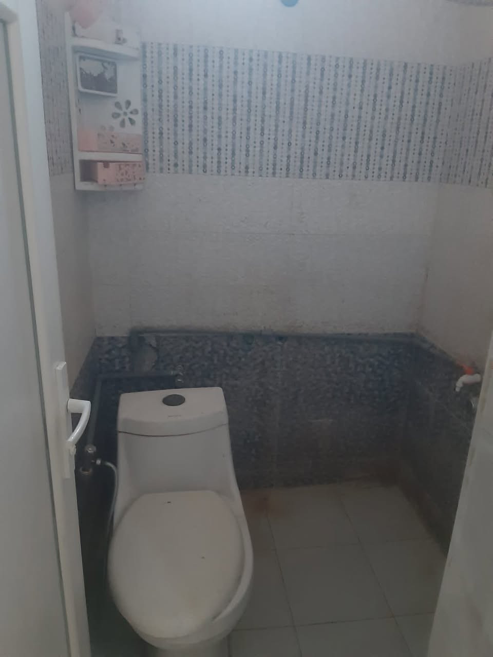 بيت 🏠 50 متر طابوق مسلح ارضيه مرمر جاهز للسكن حي العباس خلف ألعاب عبسي من صاحب الأرض مباشر بيع مستعجل السعر (٥٥) قفل 🔐 
***********
