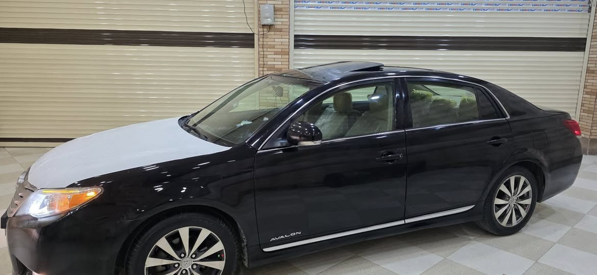 سڵاو خواتان لێبیت ئەفەلۆن2011 سحری 83محامەلە *********** ئەمرکی سڵایدو جلودو هیتەو کوشن خەزن بێ  بۆیاخ بە شون بڕاوەکی بۆیاخە بێحەیبو حارە بێ دوکەڵو بوخارو دجیتان نیە ڕۆنو پۆلیشیو  قەڵم کاری کراوە  جوارتایەولی لۆکی لەژێرە جوانکاری بۆکراوە  هەموگیانی مەزبوتکراوە  بێ حەیبو حارە ماڵی دۆستە  لەسەر ئزنی  ئادەمین
