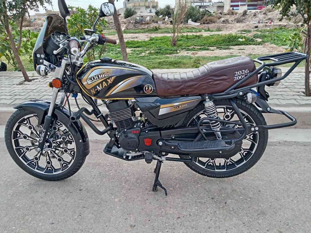 السلام عليكم دراجة✅ سونك ماكس✅ موديل 2026🚀
صارحها شهر طالعه من الوكيل ول تبديلت دهن 
كفاله من الشخط🚀 المواصفات المكينه 200 دايوان بلاد
مسجل داخل الداشبول تشغيل بلوتوث تشغيل عن بعد 🚀سويج📻 سجين🚀 عدد ٢ بصمات ٢ وراق سكنر 
العنوان العماره حي الجامعة رقم صاحب الدراجه 
💰 السعر مليون( 200 )💰☎️***********
