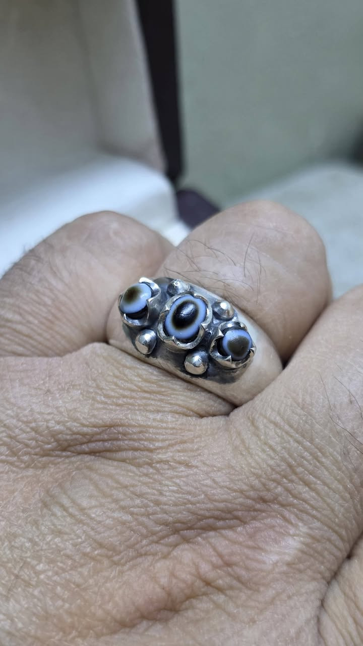 خير الاعمال الصلاة على محمد وال محمد 
***********
