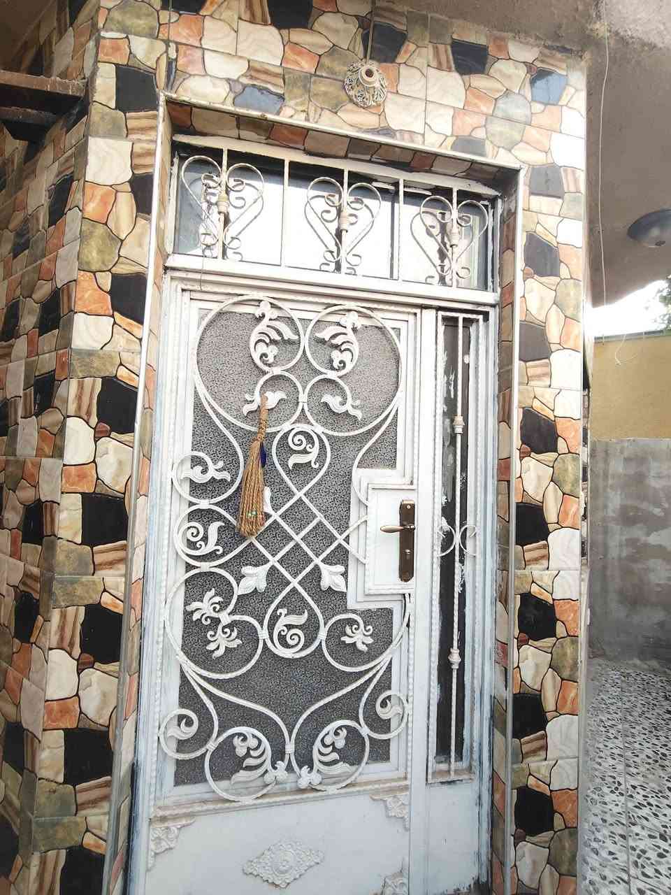 بيت للبيع في الكريعات شارع الكويتي! 🏡 مساحته 80 متر، واجهة 5 ونزال 16 متر. الطابق الأول استقبال ومطبخ وحمام، والثاني غرفتين نوم، والثالث سطحين وبيتونه. الشارع الرئيسي عرضه 10 متر، والدب كله تبليط وخدمات. 🤩 لا تفوتوا الفرصة! ✨ #منزل_للبيع
للاستفسار مراسله الرقم ***********
