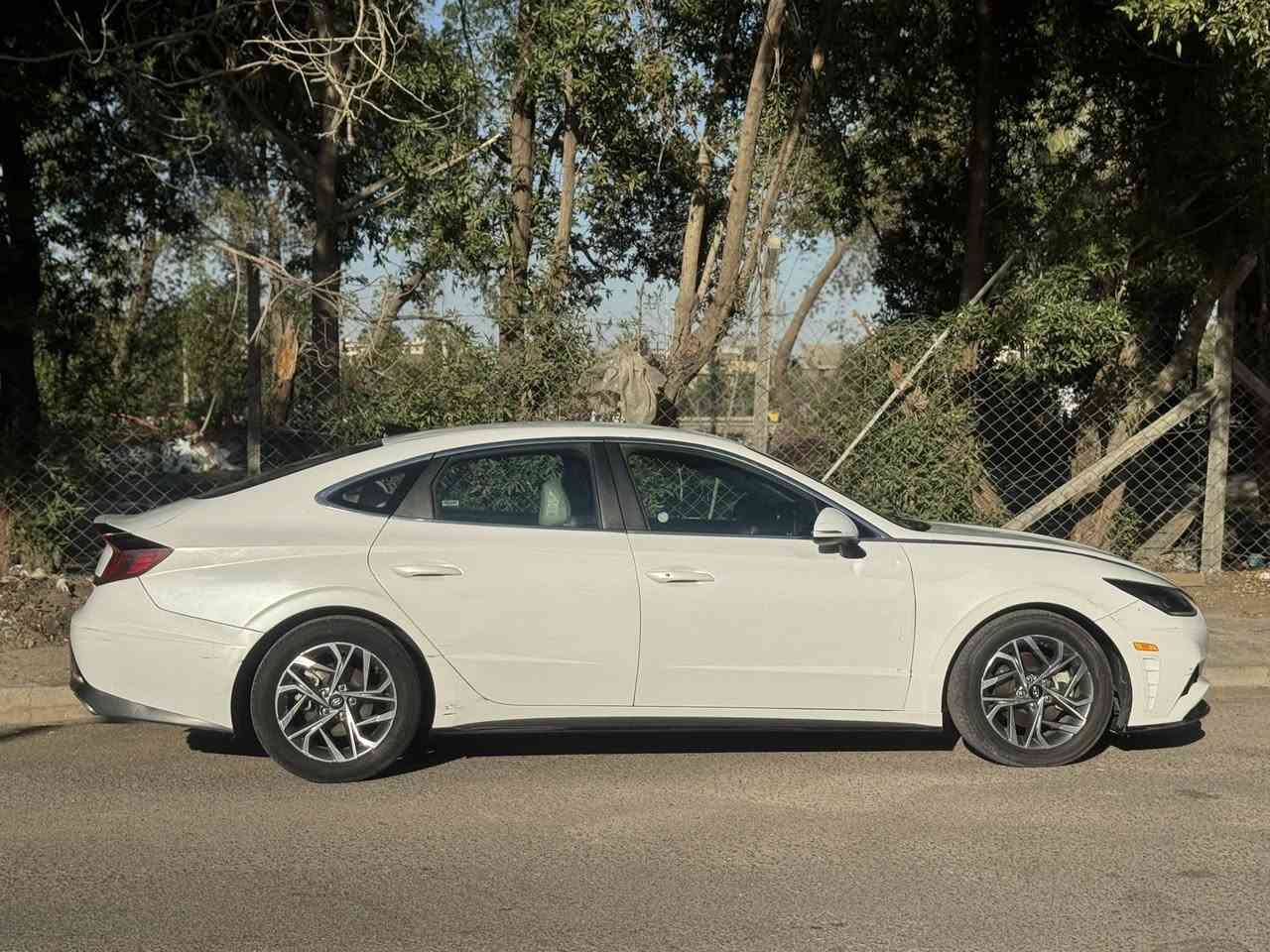 سوناتا موديل 2021 سيارة نضيفة بدون نقص صور الحادث مرفقة مع الصور شرط بدون دواخل بدون شواصي بدون لغود  موصفات بصمة تحكمات تشغيل عن بعد كشنات تدفئة بصمة كامرا شاشة ثلاث وضعيات قيادة كير دكم  مكينة 2500 تنفس طبيعي                السعر 119$ مكان السيارة بغداد للاستفسار ***********
