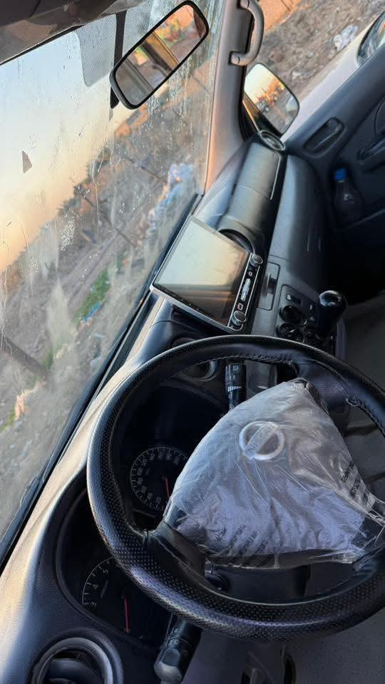 سلام عليكم نيسان يورفان عاليه٢٠١٥مصفره هيئه وغرامات بيه مكانات باردوبيها طخه بل بنيد ما واصل التكمه السعر 175 وبيه مجال العنوان حي اور اتصال ***********
