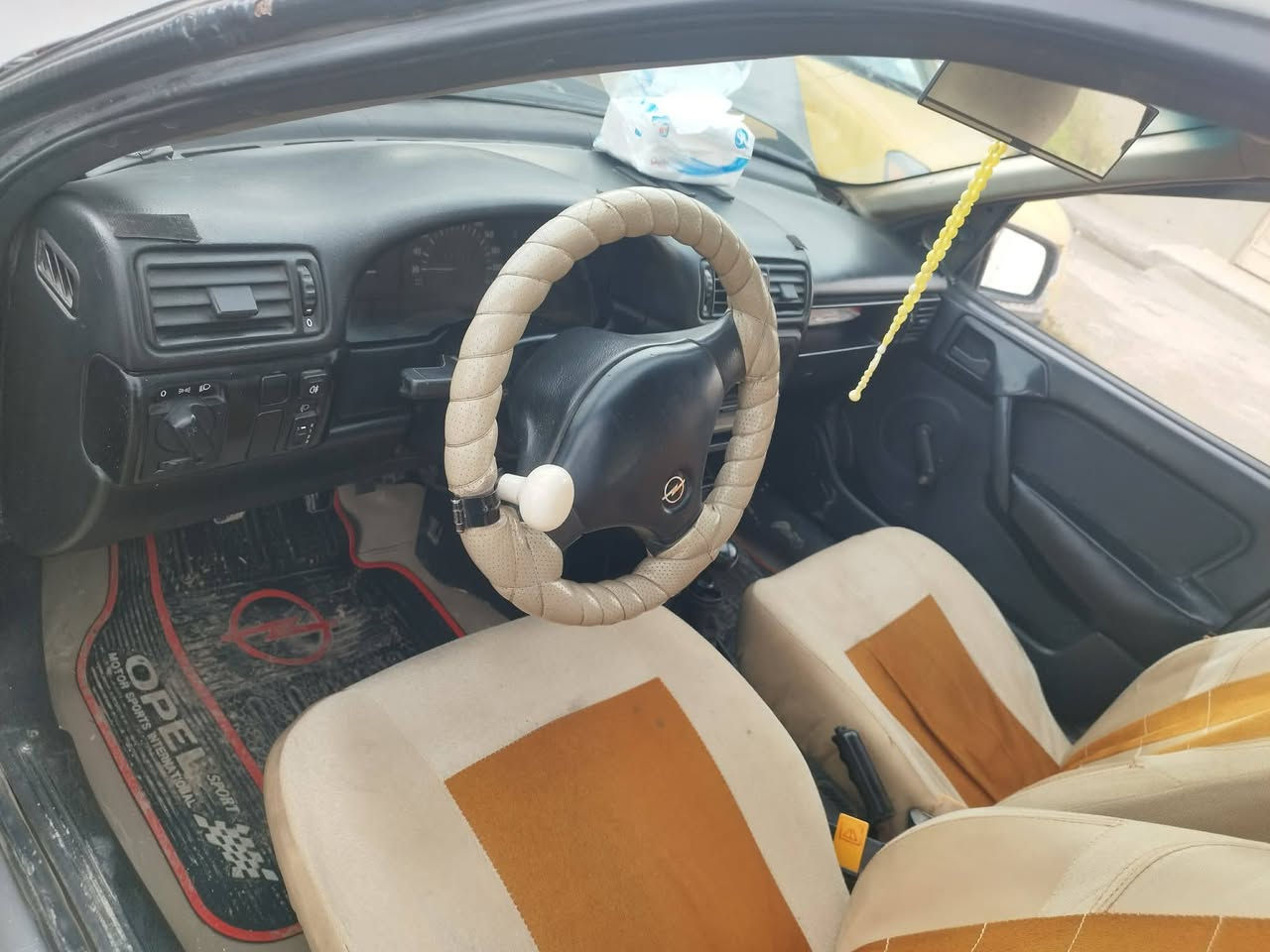 السلام عليكم سيارة فكترا حجم 16رقم نينوى ألماني كير شرط محرك نفخ طخم جديد وايرمنيه كلها شغاله داخلها كلش نظيف السيارة طخم تاير جديد كابون بانزين بيها السيارة صبغ عام جماليه بيها تصليح بل التكمه شي بسيط بدون ضرر سنويا مشروع وطني الشرعي يبيعك السعر 30 بيها مجال للاستفسار الاتصال عل الرقم التالي *********** عنوان السيارة موصل حي الانتصار ابيع نقد بس وبدون معارض بيع فقط ومدة ماابيع اخوان كل التفاصيل ذكرت ومكلف بل النشر
